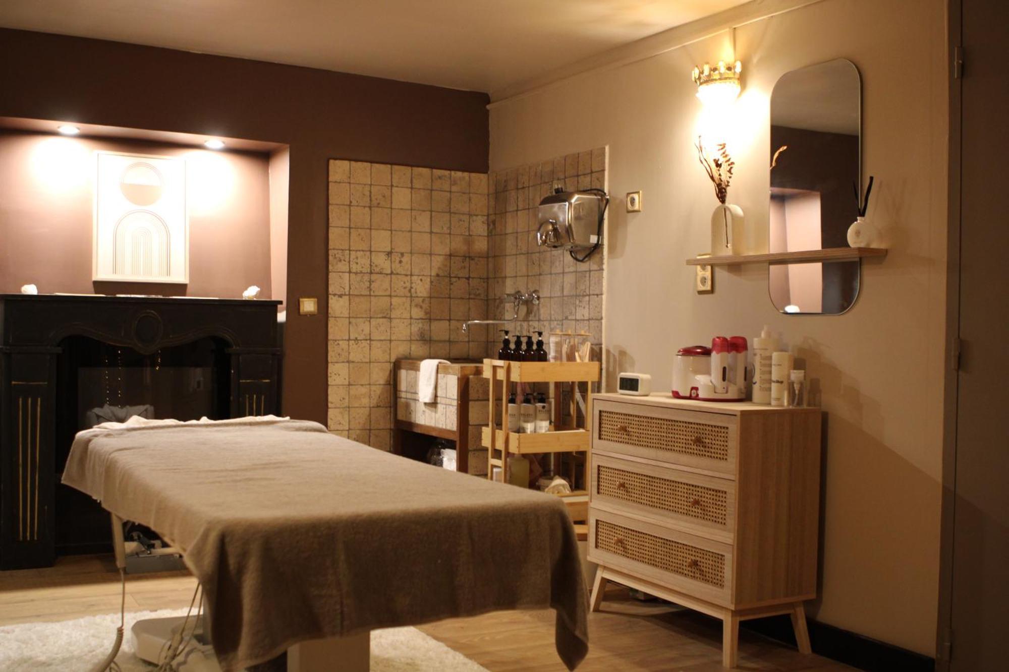 Montlo Relais Des Cerfs Hotel Cubieres Buitenkant foto